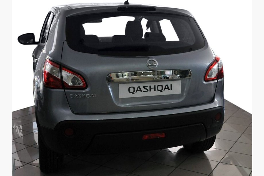 Nissan Qashqai 2010-2014 Chrome trim above license plate (stainless steel) Without Button, Carmos - Turkish Steel Image