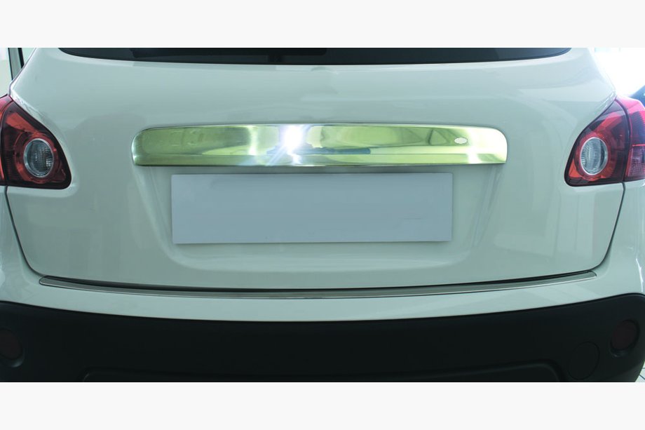 Nissan Qashqai 2007-2010 Trunk trim above license plate (stainless steel) With Button, Carmos - Turkish Steel Photo 2