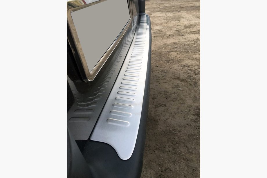 Opel Vivaro 2001–2015 Rear Bumper Protector Matte (Omsa, Stainless Steel) Image