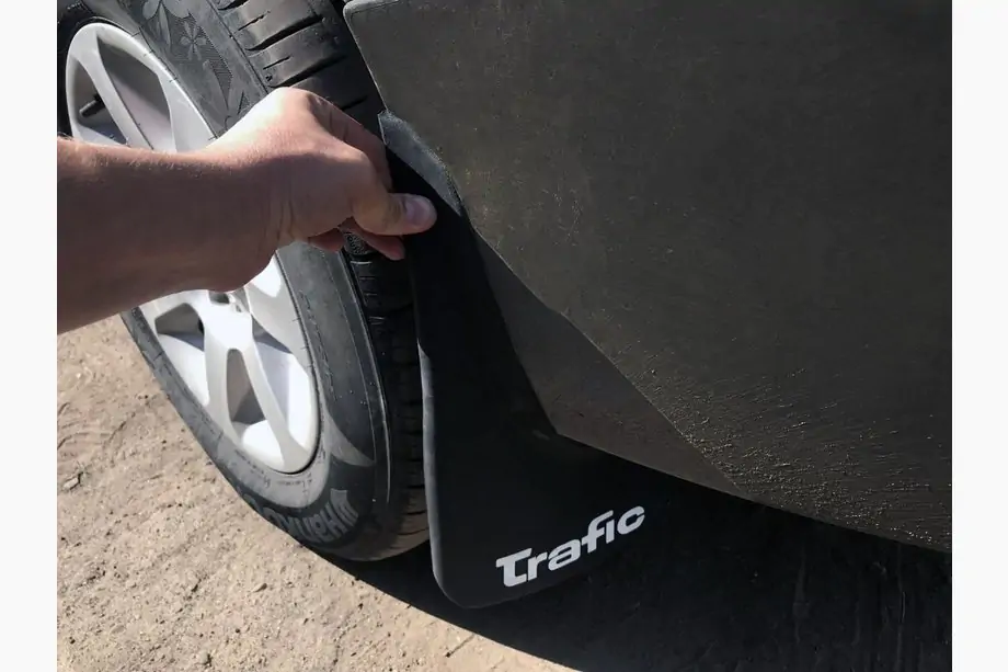 Renault Trafic 2001–2015 Premium Mud Flaps (2 pcs, Rubber) Image