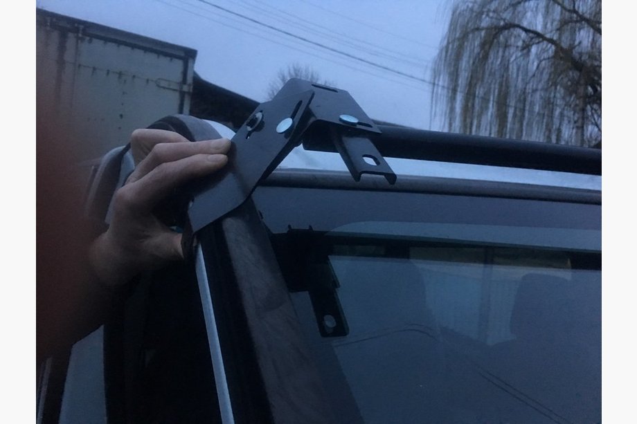Renault Trafic 2001–2015 Windshield visor (black gloss, 5mm) Photo 4