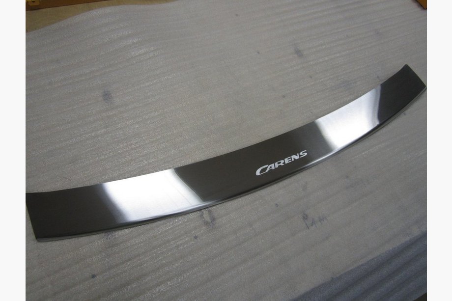 Kia Carens 1999-2012 Rear bumper protector with lip Nataniko (stainless steel) Image