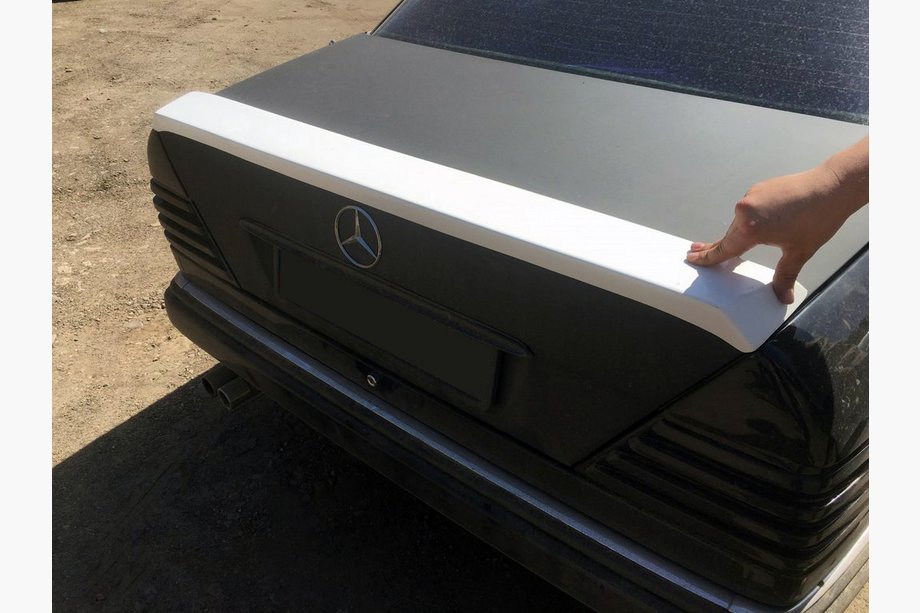 Mercedes E-class W124 1984–1997 Spoiler (primed for painting) Image