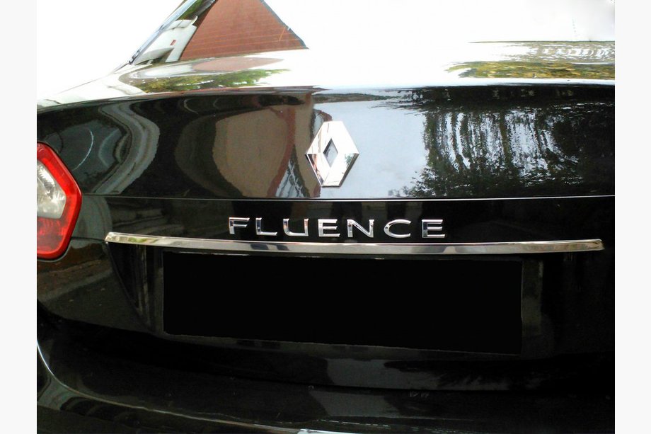Renault Fluence 2009-2016 Stainless steel trim strip above license plate Image