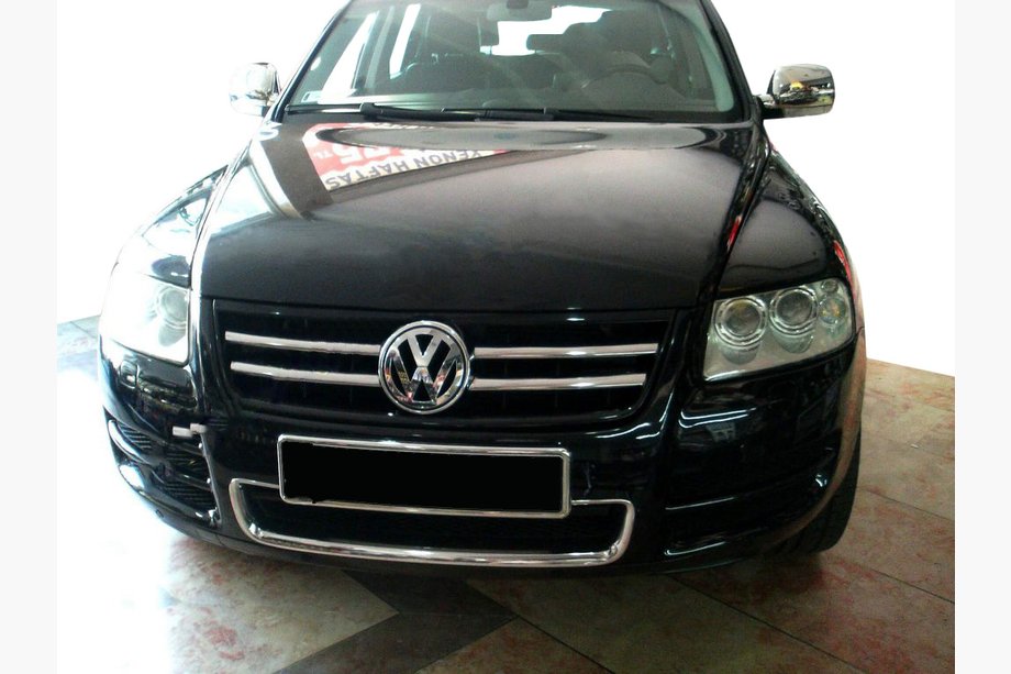 Volkswagen Touareg 2002–2010 Grille Covers (4 pcs, Stainless Steel) Image