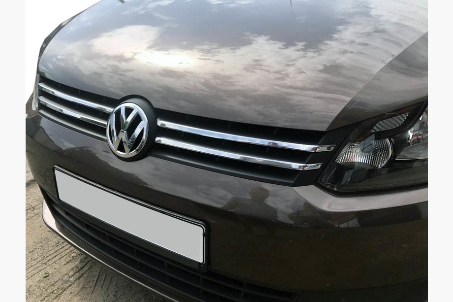 Volkswagen Caddy 2010-2015 Chrome Grille Trim (narrow model) Image