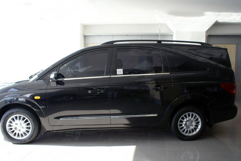 Ssang Yong Rodius Exterior Window Trim Stainless Steel (4 pcs) Photo 1