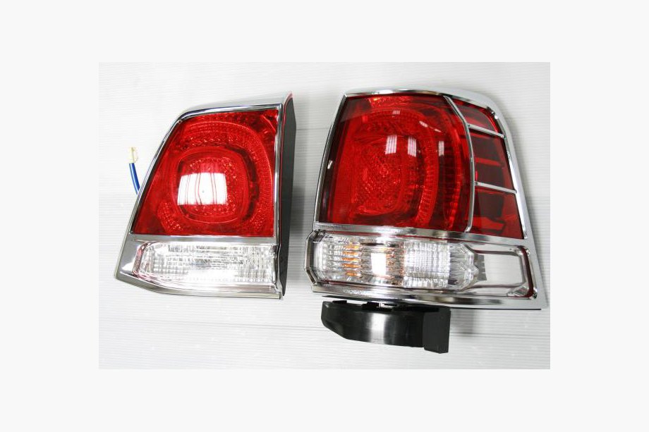 Toyota Land Cruiser 200 2007-2021 Chrome Tail Light Covers (2008-2012, 4pcs, Plastic) Image