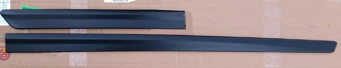 Toyota Highlander 2013-2019 Original Door Molding (2 pcs, right side) photo 1