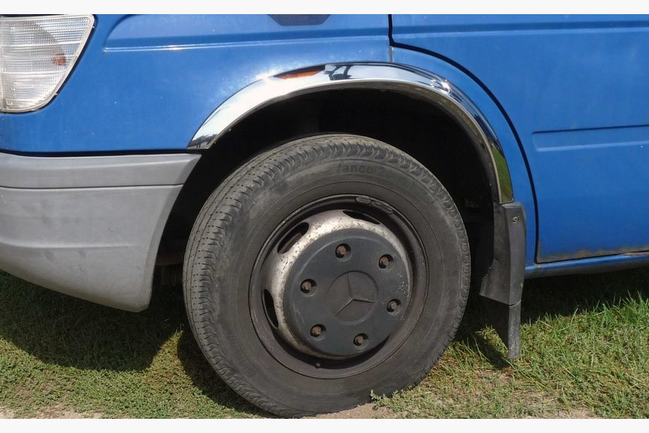 Mercedes Sprinter W901/902/903/904/905 1995–2006 Stainless Steel Fender Trim (4 pcs) Image