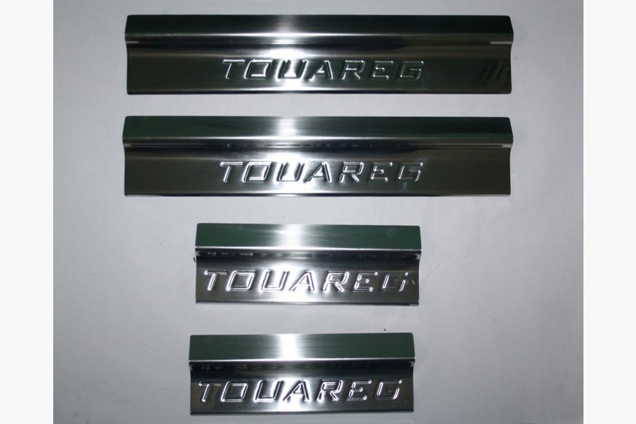 Volkswagen Touareg 2002–2010 Wide Door Sill Covers (4 pcs, Stainless Steel) Image