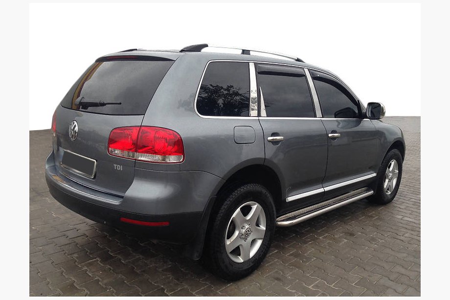 Volkswagen Touareg 2002–2010 Chrome Roof Rails (Plastic Feet) Metal Foot Image