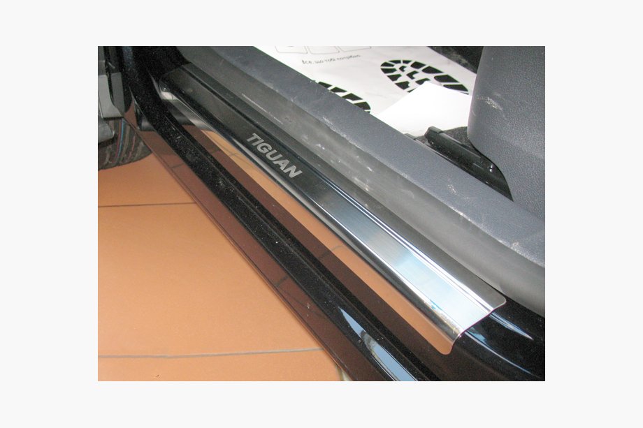 Volkswagen Tiguan 2016-2023 Door Sill Protectors Nataniko (4 pcs, Stainless Steel) Image