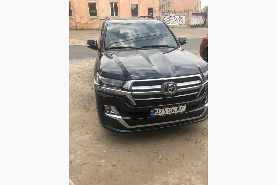 Toyota Land Cruiser 200 2007-2021 Facelift conversion kit from LC200 2008-2015 to 2019 Executive Photo 4