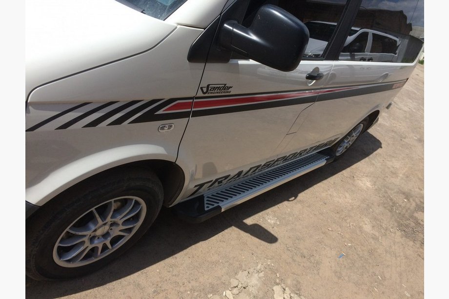 Volkswagen T5 Multivan 2003–2010 Side Steps Line-Type (2 pcs, Aluminum) Short Wheelbase Image