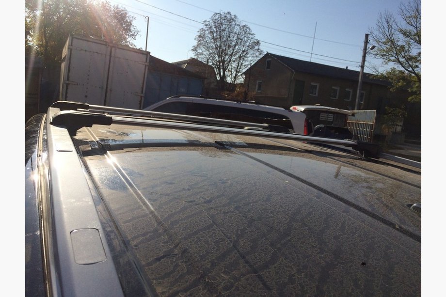 Land Rover Discovery Sport 2014- Lockable roof cross bars for integrated roof rails (2 pcs) Image