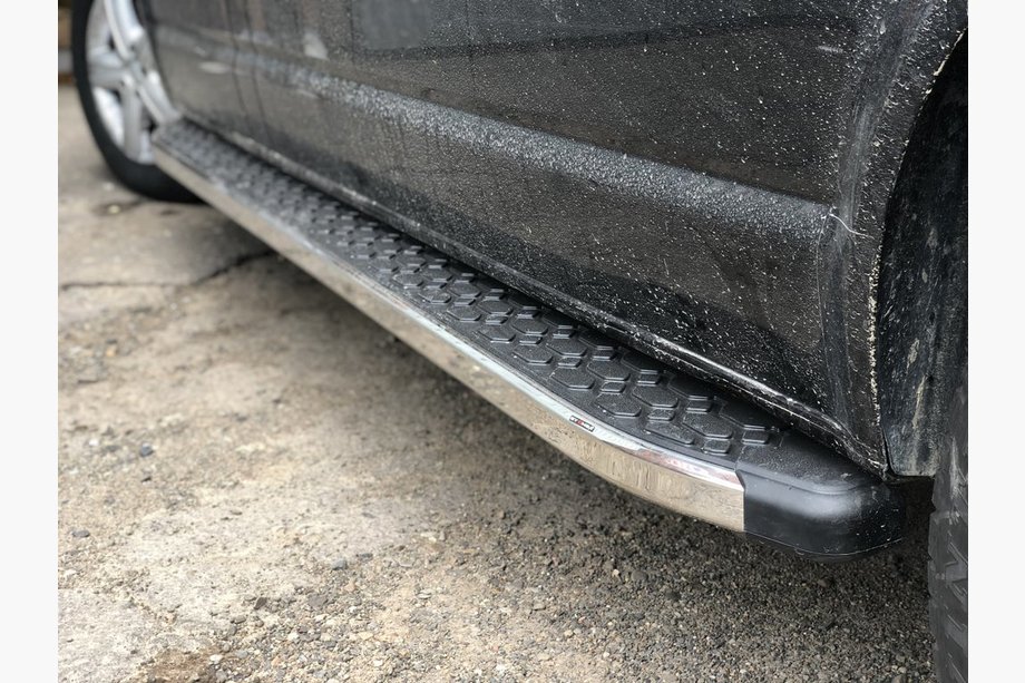 Volkswagen T5 Transporter 2003-2010 Side Steps BlackLine (2 pcs, Aluminum) Image