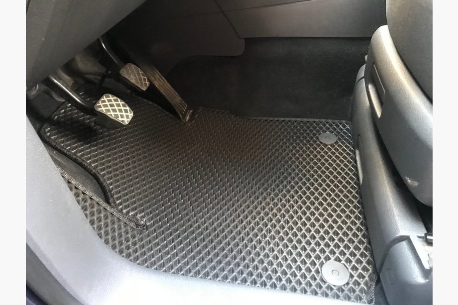 Volkswagen Touran 2010-2015 EVA Floor Mats (black) Image