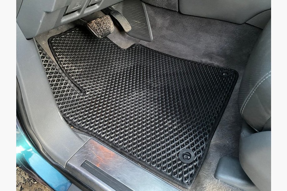 Toyota Land Cruiser 200 2007-2021 Polyurethane EVA Floor Mats (2007-2012, Black) Image
