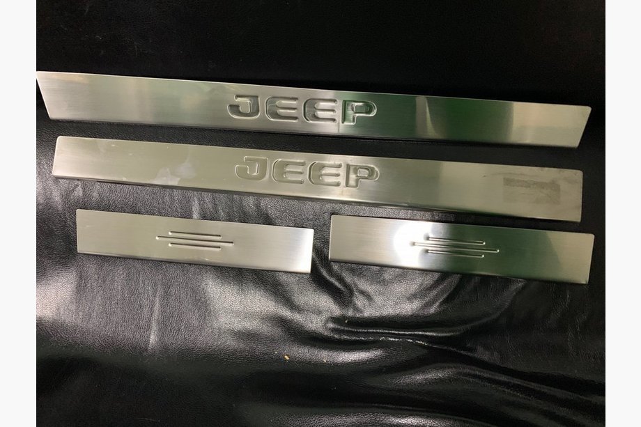 Jeep Grand Cherokee WK2 2010-2021 Carmos Door Sill Protectors (4 pcs, Stainless Steel) Image