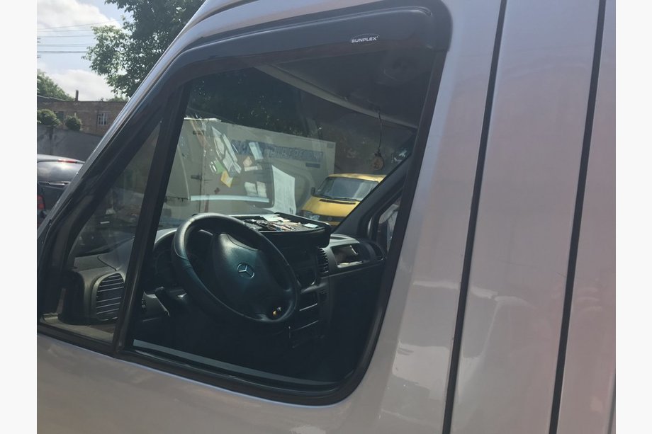 Volkswagen LT 1995-2006 Window Deflectors (2 pcs, Sunflex) Image