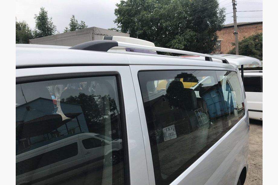 Volkswagen T5 Multivan 2003–2010 Chrome Roof Rails Image
