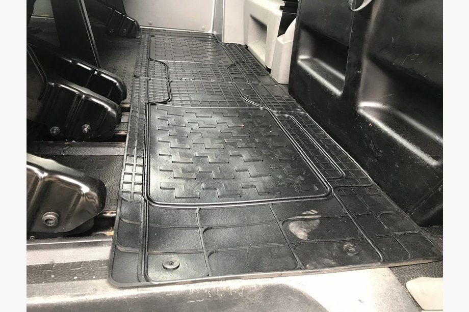 Volkswagen T5 Multivan 2003–2010 Rear Rubber Floor Mats (2 pcs, Polytep) Image