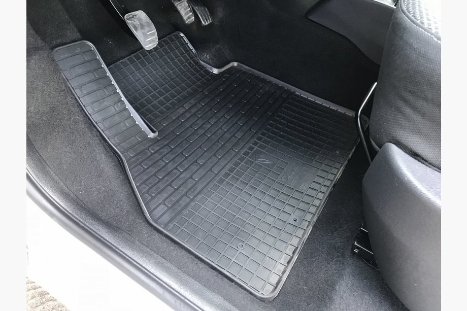 Renault Kangoo 2008–2020 Rubber Floor Mats (Stingray) Image