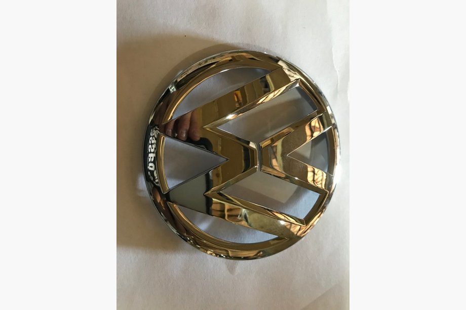 Volkswagen Touareg 2010-2018 Front emblem (upper part, Original) Image