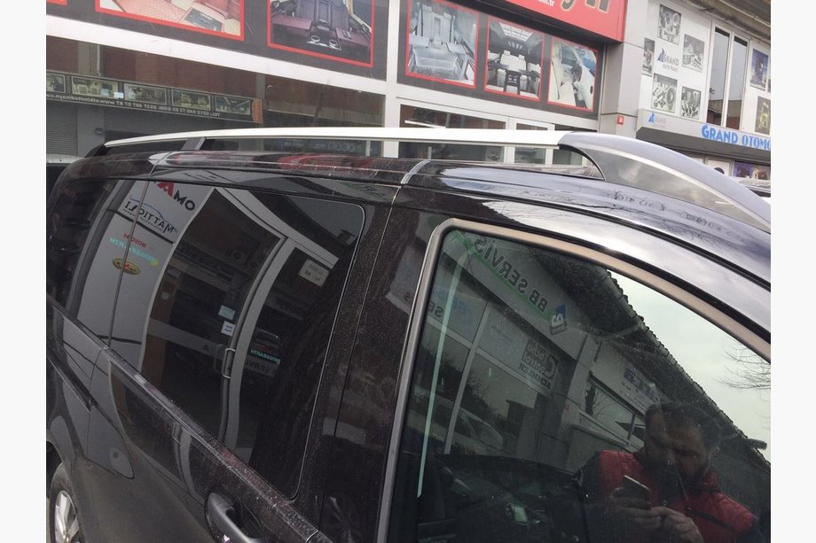 Mercedes Viano 2004-2014 Roof Rails Chrome ELITE (Plastic Foot) Short Wheelbase (Compact) Image