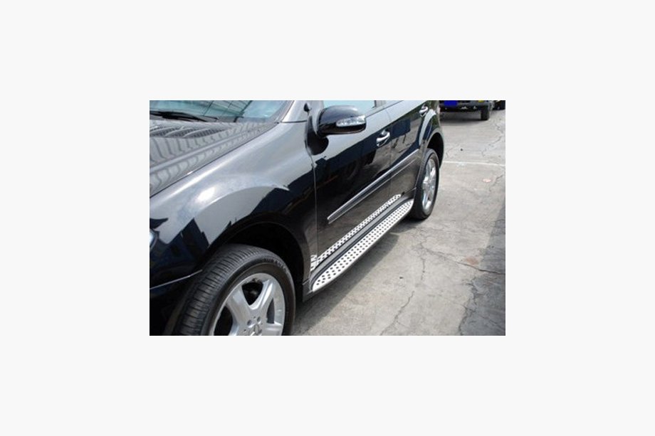 Mercedes ML W164 2005-2011 OEM Side Steps (2 pcs, Aluminum) Photo 2