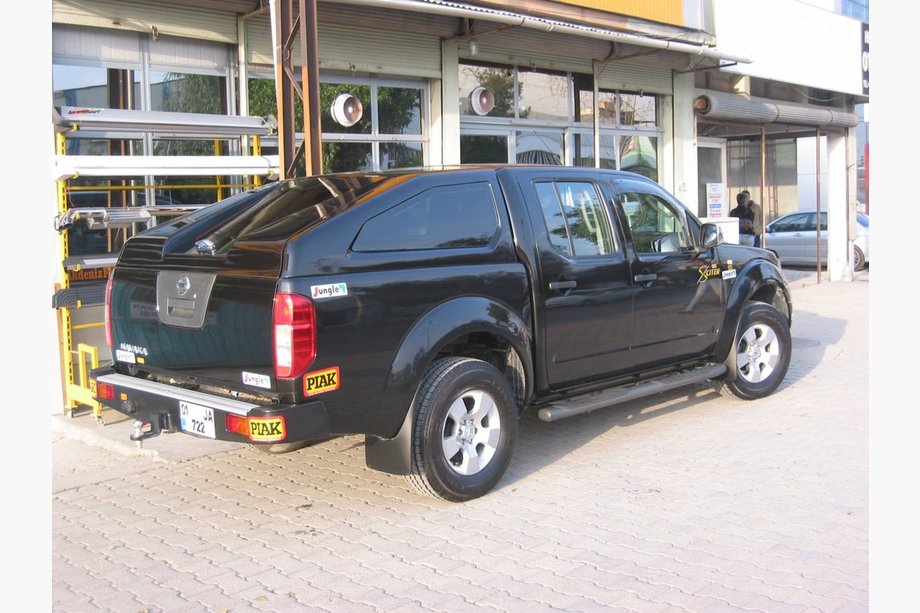 Nissan Navara 2006-2015 Truck Bed Canopy STARBOX Image