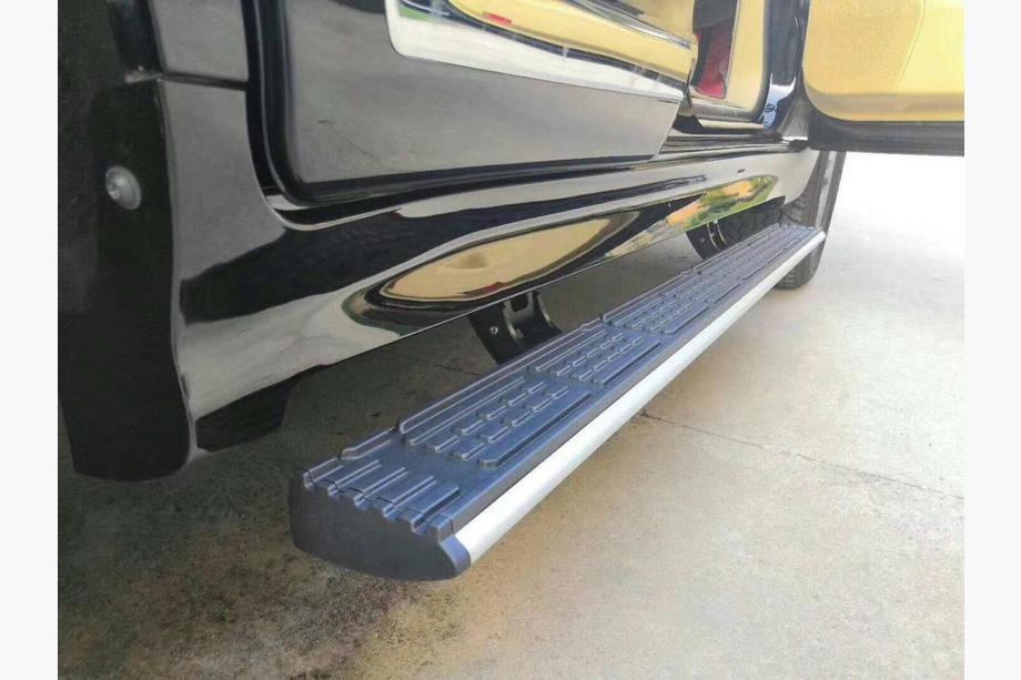 Toyota Land Cruiser 200 2007-2021 Automatic Retractable Side Steps (2 pcs, Aluminum) Image
