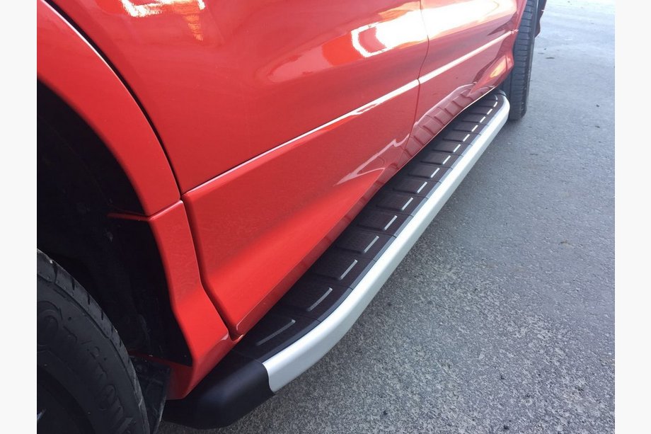 Skoda Karoq 2018- Side Steps Fullmond (2 pcs, aluminum) Image
