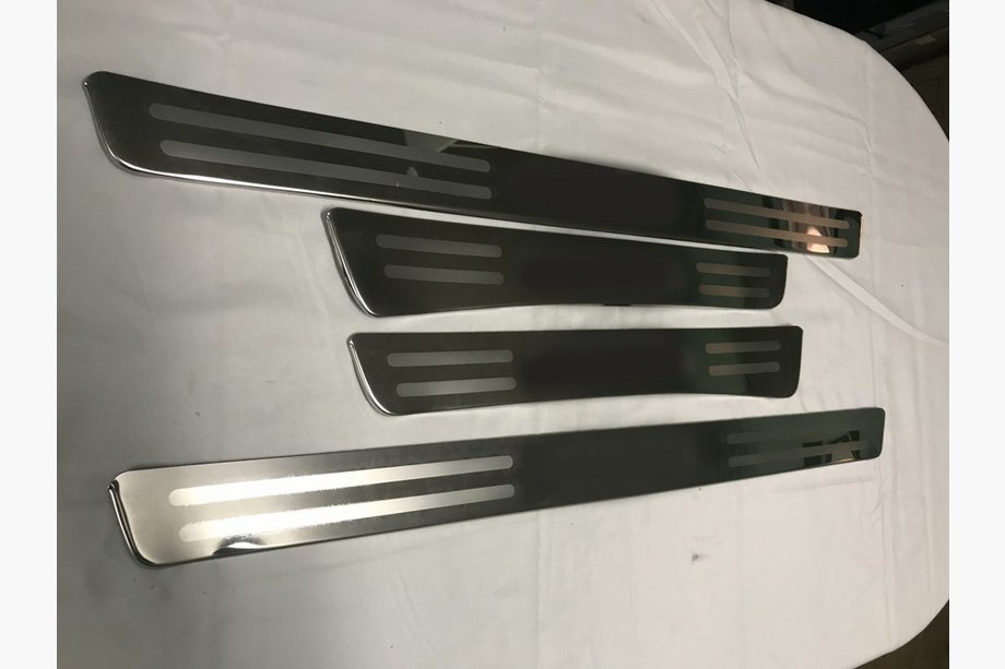 Toyota Land Cruiser 100 1998-2007 Door Sill Protectors Libao (4 pcs, Stainless Steel) Image