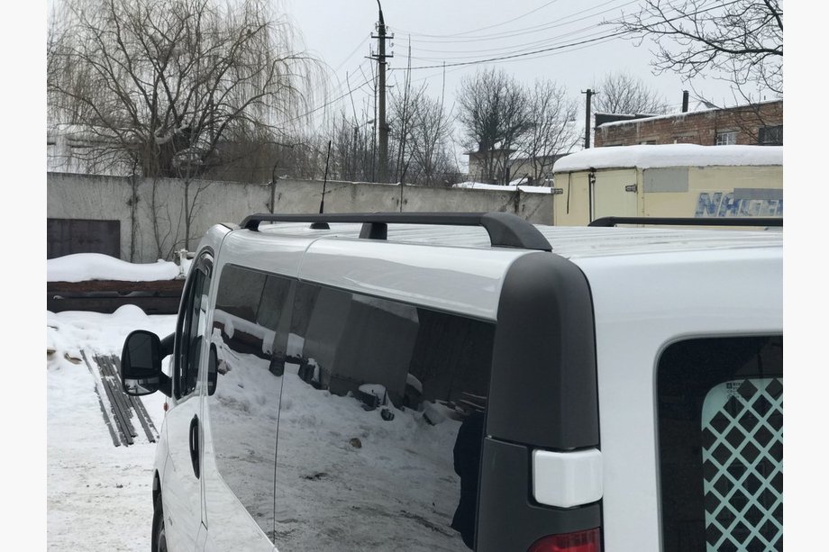 Renault Trafic 2001–2015 Black Roof Rails Image