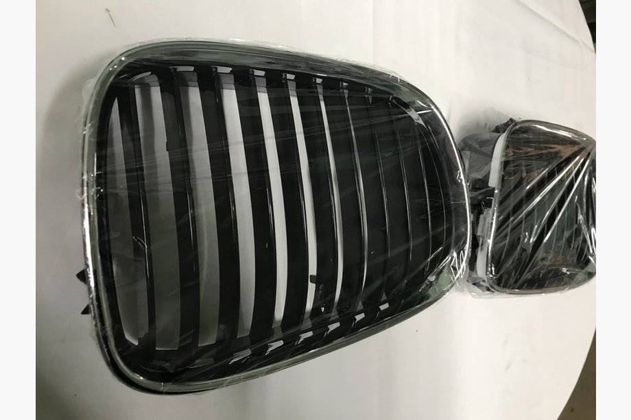 BMW 5 Series E39 1996-2003 Kidney Grilles (2 pcs) Image