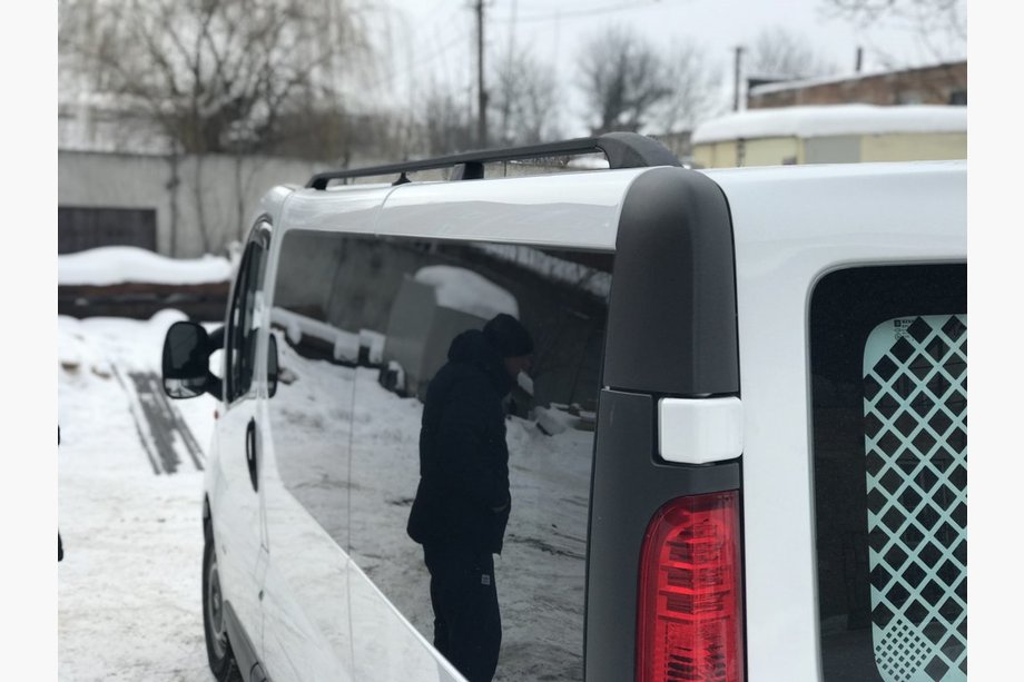 Opel Vivaro 2001–2015 Black Roof Rails Image
