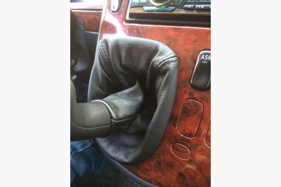 Mercedes Vito W638 1996-2003 SALE! Gear shift boot (leather) Image