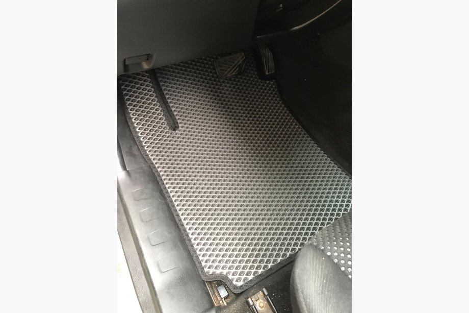 Suzuki Grand Vitara 2005-2017 EVA Floor Mats (black) Image