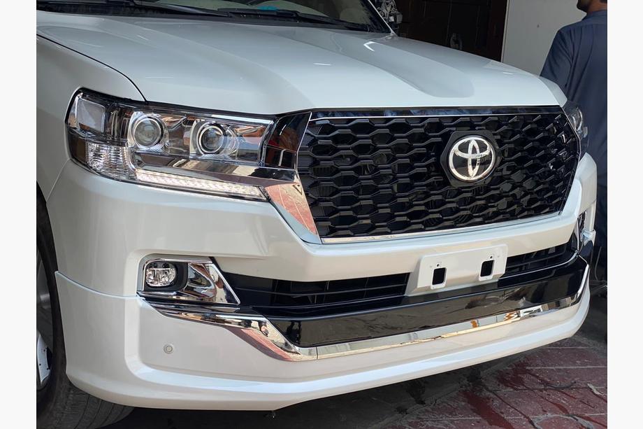 Toyota Land Cruiser 200 2007-2021 Front Grille (Ewan 2021) Image