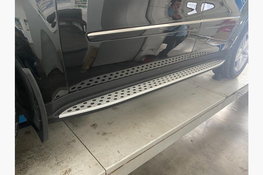 Mercedes GL class X164 2006-2012 Side Steps Original Design Image