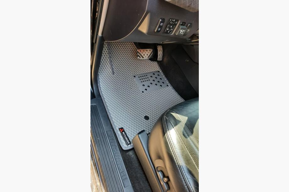 Mitsubishi Pajero Wagon III 1999-2006 EVA Floor Mats (Gray) Image