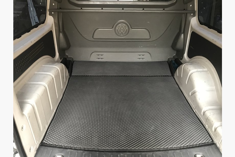 Volkswagen Caddy 2010-2015 Trunk Mat V1 MAXI (EVA, Black) Image