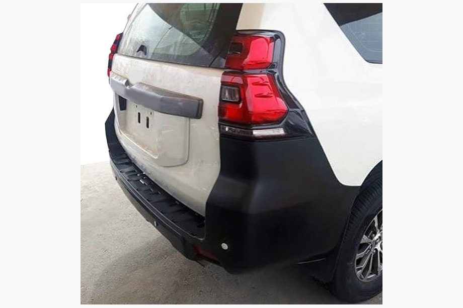 Toyota Land Cruiser Prado 150 2009-2023 Clearance! LED Tail Lights 1 damaged (2017+, 2 pcs) Image