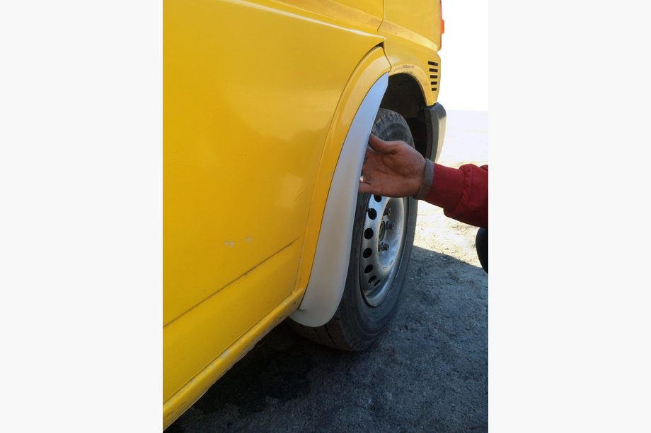 Volkswagen T4 Caravelle/Multivan 1990–2003 Front Mud Flaps (2 pcs, Fiberglass) Image