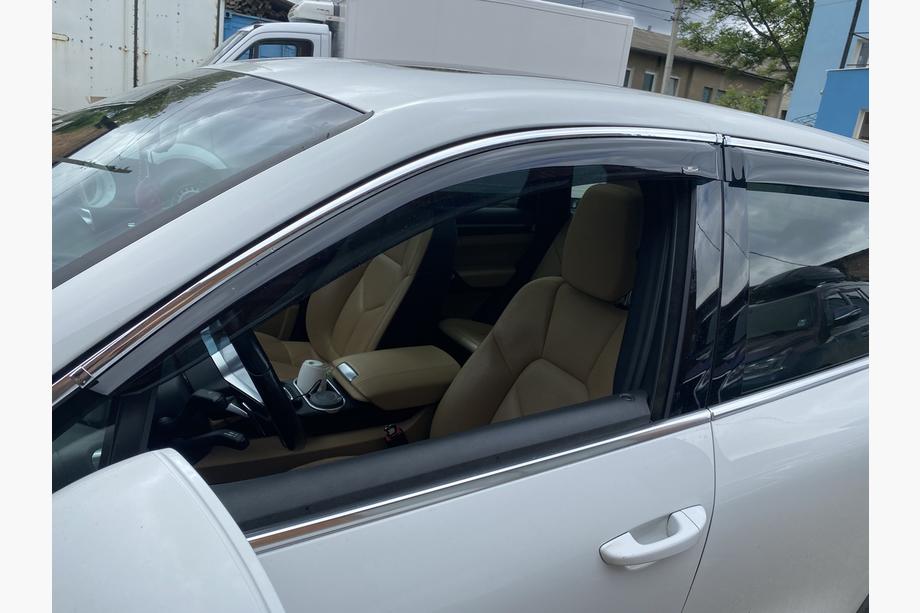 Porsche Cayenne 2010-2017 Window deflectors with chrome strip (4 pcs, HIC) Image