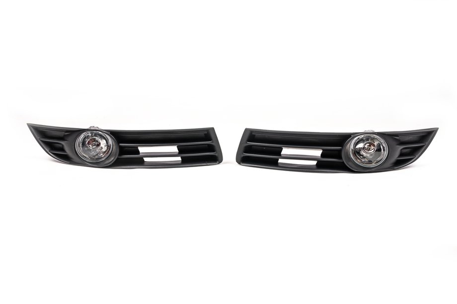 Volkswagen Passat B6 2006-2012 Fog Lights (with LED Bulbs) Image