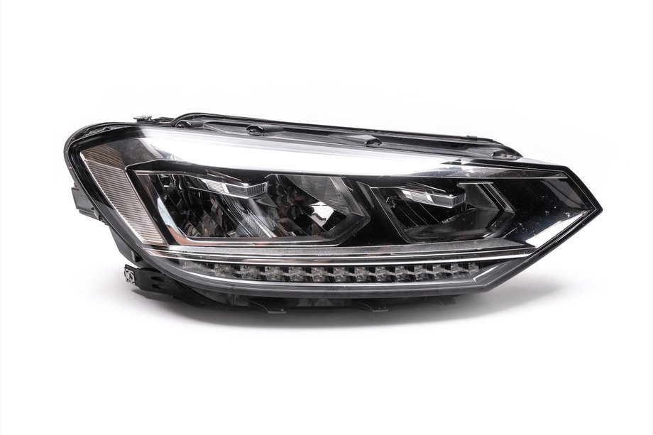 Volkswagen Touran 2015- LED Headlight (Right, Original, Used) Image
