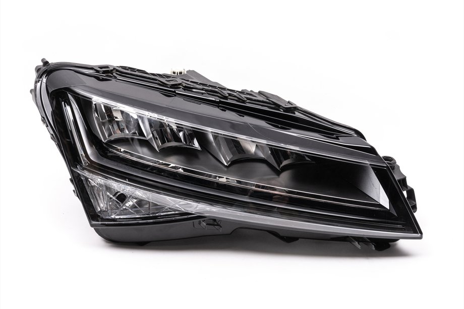 Skoda Superb 2015-2024 LED Headlight (Right, Original, Used) Image